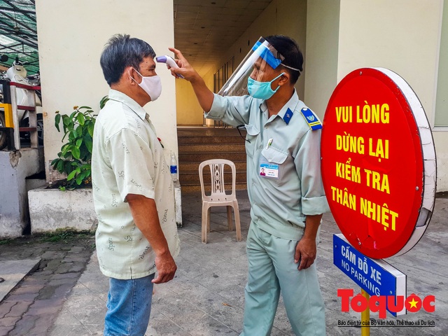 Phòng dịch Covid-19, Bệnh viện Trung ương Huế thông báo cấm việc thăm bệnh tại đơn vị - Ảnh 1.