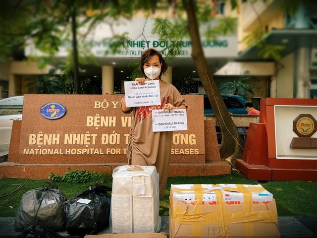 Tuấn Hưng và Thái Thuỳ Linh ủng hộ  gần 100 triệu đồng cùng hơn 10.000 chiếc khẩu trang ủng hộ bác sĩ Bạch Mai chống Covid-19  - Ảnh 3.