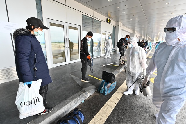 Sân bay Vân Đồn áp dụng triệt để quy trình phòng dịch khi đón chuyến bay mới - Ảnh 2.