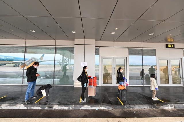 Sân bay Vân Đồn áp dụng triệt để quy trình phòng dịch khi đón chuyến bay mới - Ảnh 9.