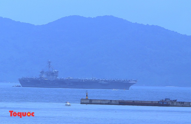 Tàu sân bay của Hải quân Hoa Kỳ đã đến Đà Nẵng - Ảnh 1.