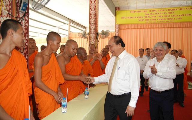 Thủ tướng gửi Thư chúc mừng đồng bào Khmer nhân dịp Tết cổ truyền Chôl Chnăm Thmây - Ảnh 1.