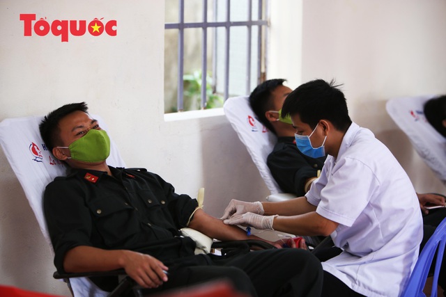 Hàng trăm Cảnh sát đặc nhiệm hiến máu cứu người  - Ảnh 6.