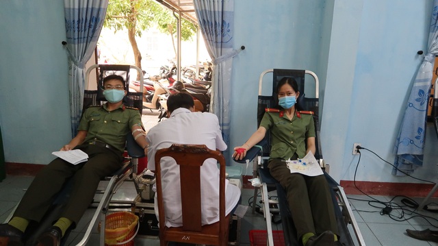 Công an Thừa Thiên Huế hưởng ứng ngày &quot;Toàn dân hiến máu tình nguyện&quot; - Ảnh 2.