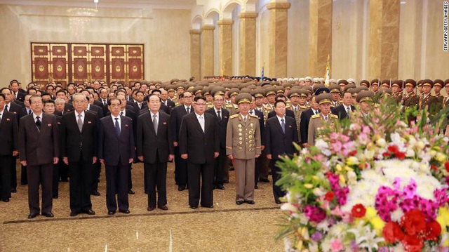 COVID-19 có vai trò gì trong vắng mặt bất thường của Chủ tịch Kim tại ngày lễ quan trọng nhất Triều Tiên? - Ảnh 1.