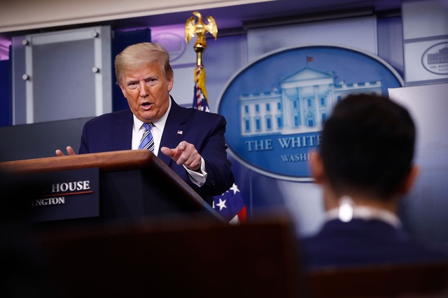 Kịch tính màn đấu khẩu&quot;căng như dây đàn&quot; giữa Tổng thống Trump và phóng viên giữa họp báo - Ảnh 1.