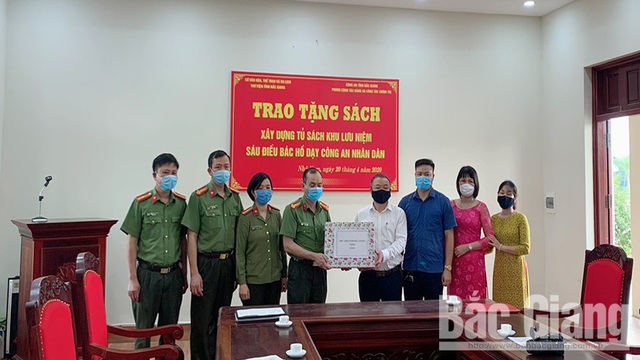 Thư viện tỉnh Bắc Giang hưởng ứng Ngày Sách Việt Nam - Ảnh 1.