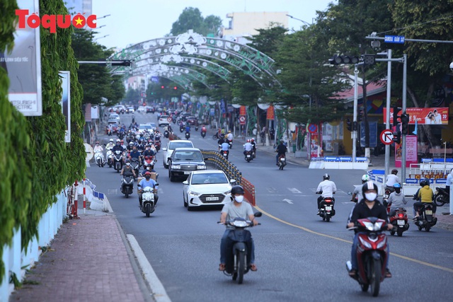 Ảnh: Các hoạt động ở Đà Nẵng dần trở lại nhịp sống bình thường   - Ảnh 2.