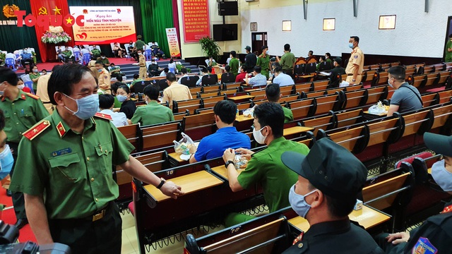 Gần 1.400 cán bộ chiến sĩ Công an TP Đà Nẵng tham gia Ngày hội hiến máu tình nguyện - Ảnh 7.