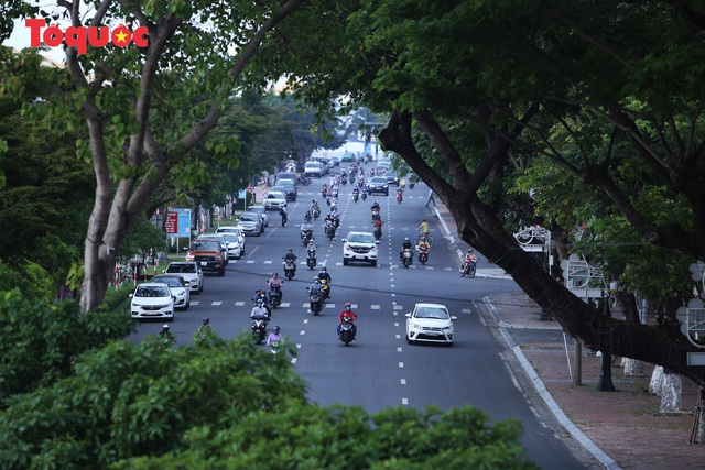 Ảnh: Các hoạt động ở Đà Nẵng dần trở lại nhịp sống bình thường   - Ảnh 4.