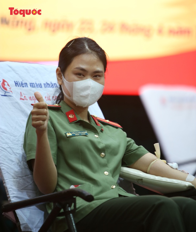 Gần 1.400 cán bộ chiến sĩ Công an TP Đà Nẵng tham gia Ngày hội hiến máu tình nguyện - Ảnh 9.