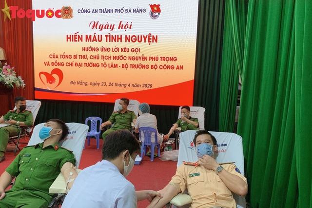 Công an Đà Nẵng vận động hiến gần 1.400 đơn vị máu trong &quot;Ngày hội hiến máu tình nguyện&quot; - Ảnh 13.