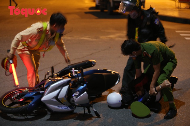 Cảnh sát xuyên đêm phòng chống đua xe trái phép - Ảnh 7.