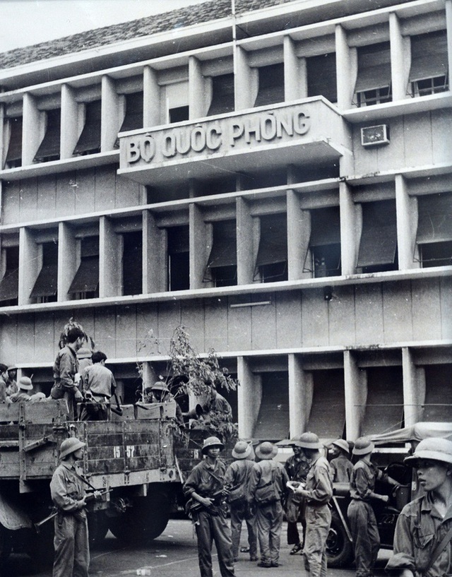 Phút tắt thở của Bộ Tổng tham mưu quân đội Sài Gòn và chính thể Việt Nam Cộng hoà - Ảnh 1.