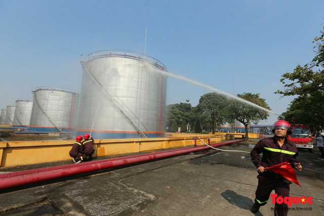Kiểm tra an toàn phòng cháy chữa cháy tại Tổng kho xăng dầu Đức Giang - Ảnh 7.
