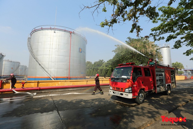 Kiểm tra an toàn phòng cháy chữa cháy tại Tổng kho xăng dầu Đức Giang - Ảnh 6.