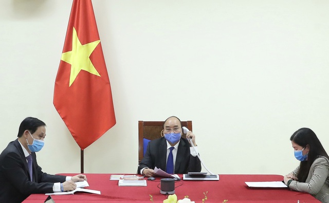 Thủ tướng Nguyễn Xuân Phúc điện đàm với Thủ tướng Trung Quốc về hợp tác chống dịch COVID-19 - Ảnh 1.
