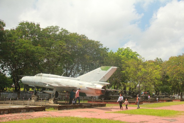 Sớm di dời máy bay, xe tăng tại Bảo tàng Lịch sử Thừa Thiên Huế đến địa điểm mới - Ảnh 1.