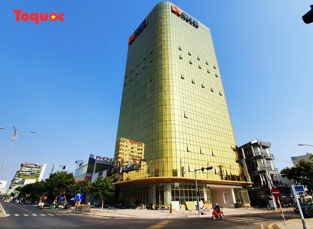 SHB muốn phủ phim chống phản quang tòa nhà ốp kính vàng ở Đà Nẵng - Ảnh 1.