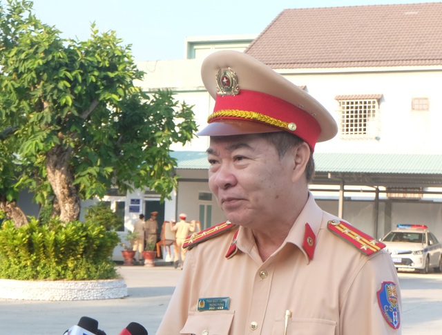 Cảnh sát giao thông Đà Nẵng ra quân tổng kiểm soát phương tiện giao thông cơ giới đường bộ - Ảnh 2.