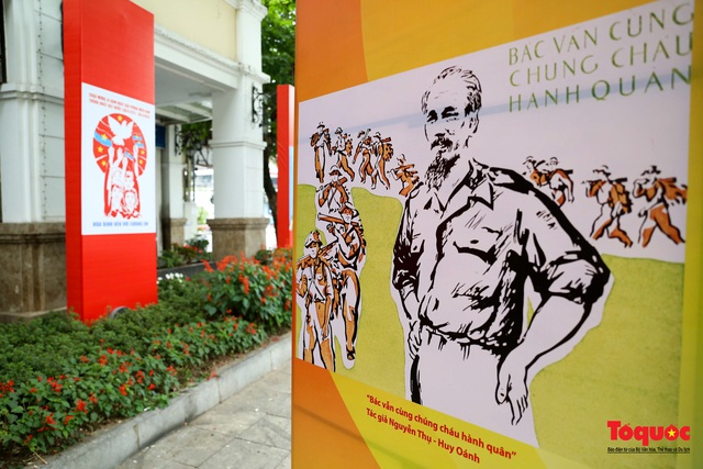 Hà Nội trang hoàng rực rỡ kỷ niệm 130 năm Ngày sinh Chủ tịch Hồ Chí Minh - Ảnh 18.