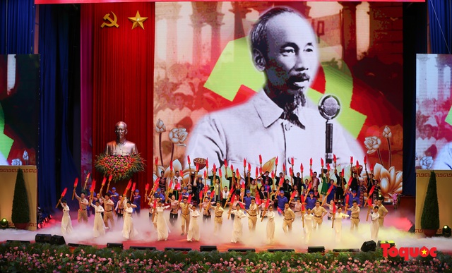 Trang trọng Lễ kỷ niệm 130 năm Ngày sinh Chủ tịch Hồ Chí Minh - Ảnh 15.