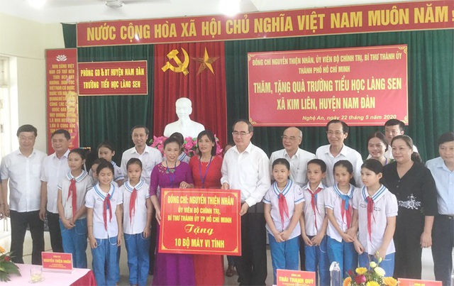 Bí thư Thành ủy TP.HCM Nguyễn Thiện Nhân thăm ngôi trường mang tên đặc biệt - Ảnh 1.