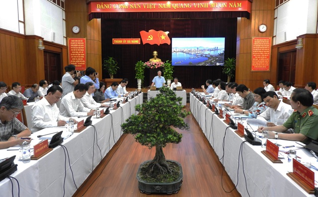 Thường trực Ban Bí thư Trần Quốc Vượng làm việc với Thành ủy Đà Nẵng về công tác chuẩn bị, tiến hành đại hội đảng bộ các cấp.