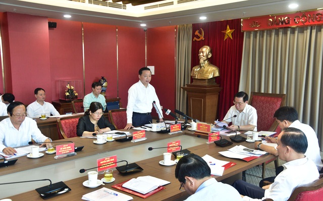 Bí thư Thành ủy Hà Nội: Kiện toàn để bộ phận giám sát hệ thống cấp nước sạch trực thuộc Sở Tài nguyên và Môi trường đi vào làm việc ngay - Ảnh 2.