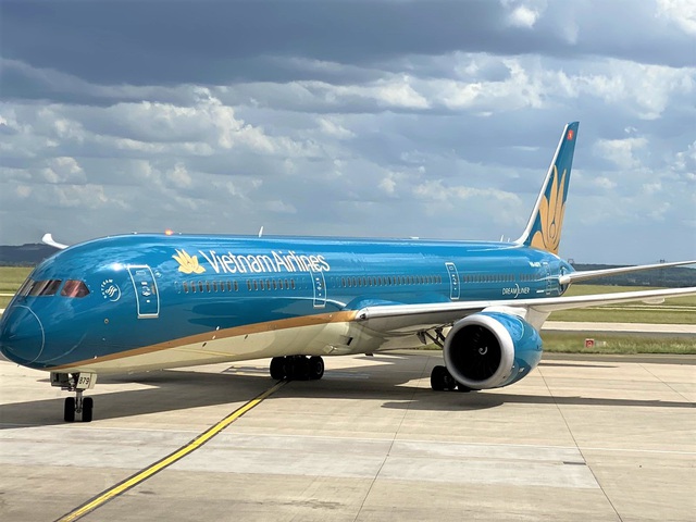 Vietnam Airlines đưa công dân Việt Nam tại Hà Lan và Pháp hồi hương - Ảnh 1. Vietnam Airlines đưa công dân Việt Nam tại Hà Lan và Pháp hồi hương - Ảnh 1.