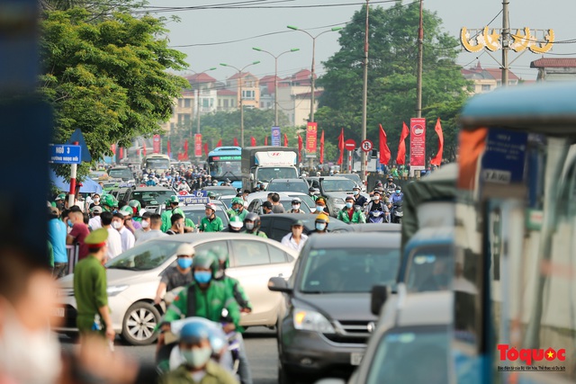 Người dân trở lại thủ đô sau kỳ nghỉ lễ, các của ngõ vào nội đô ùn tắc kéo dài - Ảnh 5.