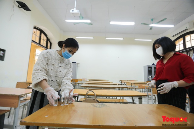 Trường học Hà Nội hối hả dọn vệ sinh, đón học sinh đi học trở lại - Ảnh 17.