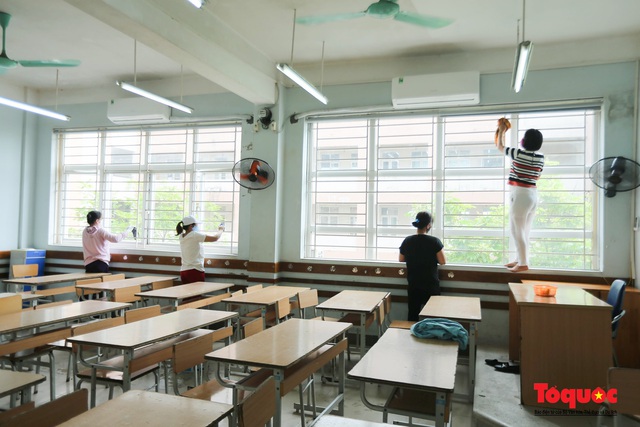 Trường học Hà Nội hối hả dọn vệ sinh, đón học sinh đi học trở lại - Ảnh 23.