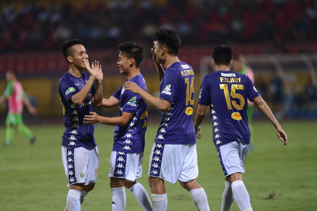 Sau danh hiệu Quả bóng Vàng 2019 Đỗ Hùng Dũng thăng hoa với tấm băng đội trưởng Hà Nội FC - Ảnh 10.
