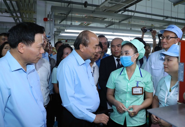 Thủ tướng hỏi thăm tình hình sản xuất và đời sống của công nhân ở Bắc Ninh - Ảnh 1.