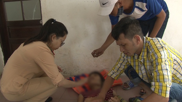 Hai chiến sỹ CSGT lao mình xuống sông Hương cứu người phụ nữ nhảy cầu tự tử - Ảnh 1.