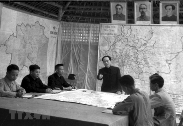Bác Hồ và Đại tướng Võ Nguyên Giáp trong Chiến dịch Điện Biên Phủ  - Ảnh 7.