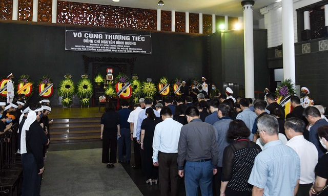 Cử hành trọng thể lễ tang đồng chí Nguyễn Đình Hương - Ảnh 13.