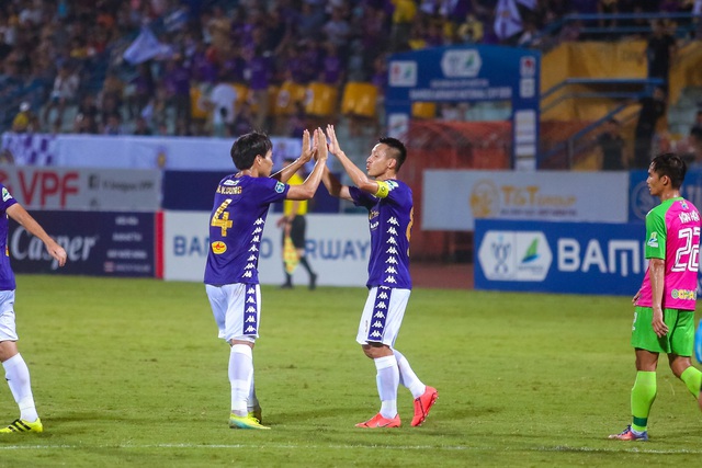Sau danh hiệu Quả bóng Vàng 2019 Đỗ Hùng Dũng thăng hoa với tấm băng đội trưởng Hà Nội FC - Ảnh 6.