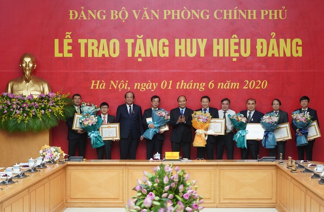 Thủ tướng Nguyễn Xuân Phúc: Công tác xây dựng Đảng là nhiệm vụ thường xuyên - Ảnh 2.