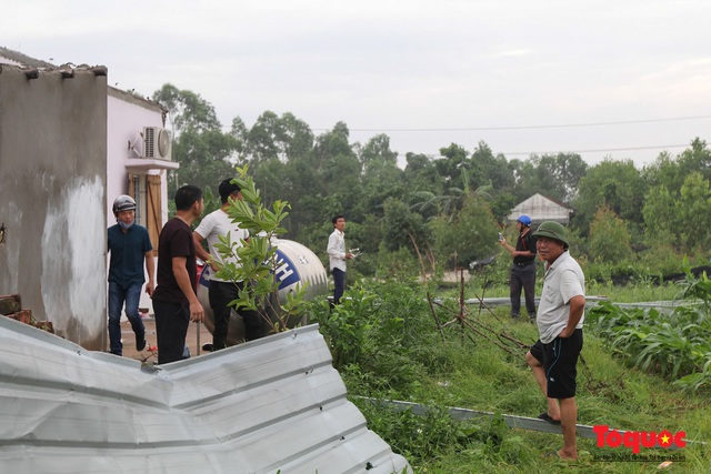 Vĩnh Phúc: Hiện trường tan hoang sau vụ lốc xoáy kinh hoàng khiến  hơn 20 người bị thương vong - Ảnh 18.