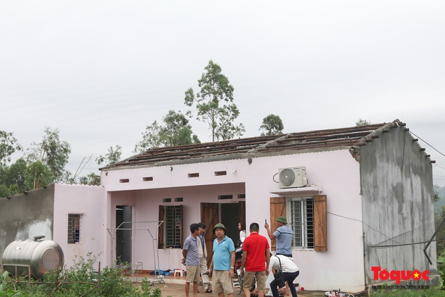 Vĩnh Phúc: Hiện trường tan hoang sau vụ lốc xoáy kinh hoàng khiến  hơn 20 người bị thương vong - Ảnh 13.