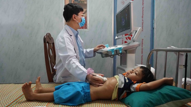 Gần 3.000 trẻ em tại Quảng Nam được khám sàng lọc, phát hiện sớm bệnh tim bẩm sinh - Ảnh 2.