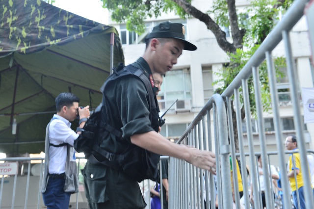 Hà Nội FC thắt chặt an ninh trước cuộc đổ bộ của CĐV SLNA - Ảnh 4.