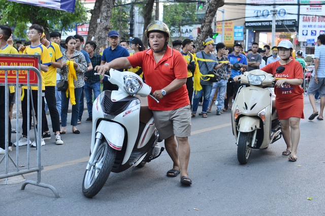 Hà Nội FC thắt chặt an ninh trước cuộc đổ bộ của CĐV SLNA - Ảnh 5.