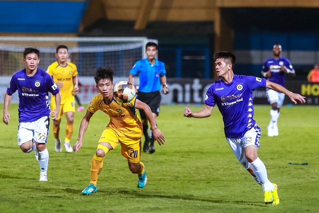 [Chùm ảnh] Phan Văn Đức giữ vững phong độ, cùng đồng đội trong ngày đánh bại Hà Nội FC trên sân nhà - Ảnh 10.