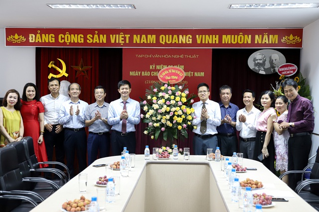 Thứ trưởng Bộ VHTTDL Lê Quang Tùng chúc mừng các cơ quan báo chí nhân ngày 21/6 - Ảnh 10.