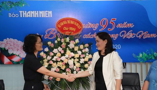 Thứ trưởng Bộ VHTTDL Trịnh Thị Thủy chúc mừng các cơ quan báo chí - Ảnh 6.