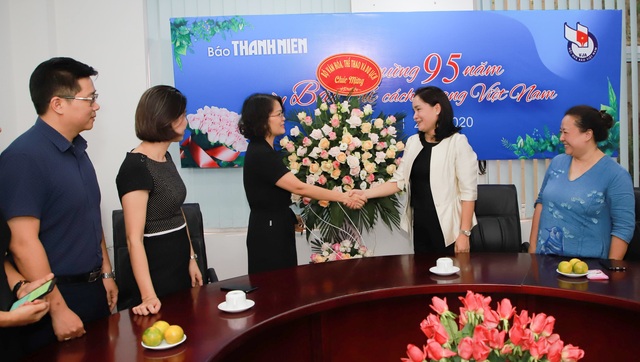 Thứ trưởng Bộ VHTTDL Trịnh Thị Thủy chúc mừng các cơ quan báo chí - Ảnh 5.