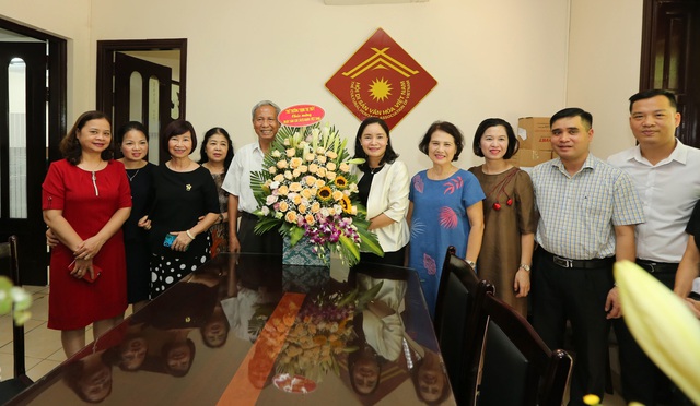 Thứ trưởng Bộ VHTTDL Trịnh Thị Thủy chúc mừng các cơ quan báo chí - Ảnh 8.